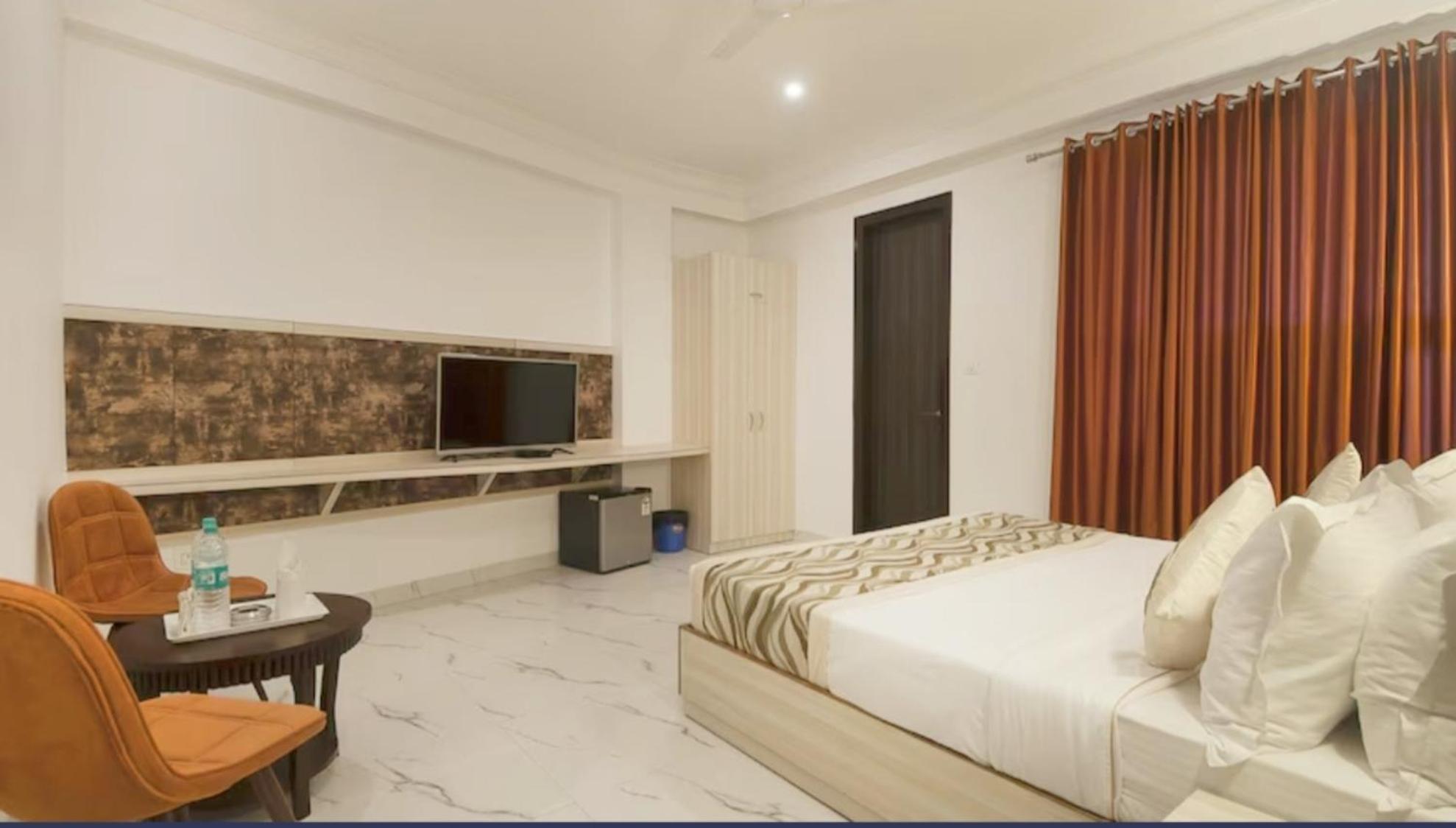 Almora - Near By Delhi International Airport - With Free Airport Pickup And Drop New Delhi
