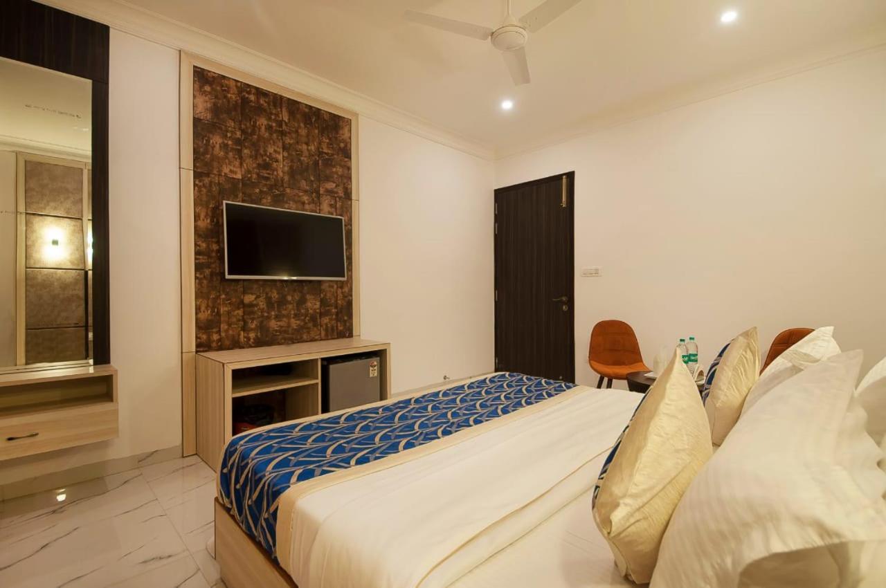 Almora - Near By Delhi International Airport - With Free Airport Pickup And Drop Hotel 3*
