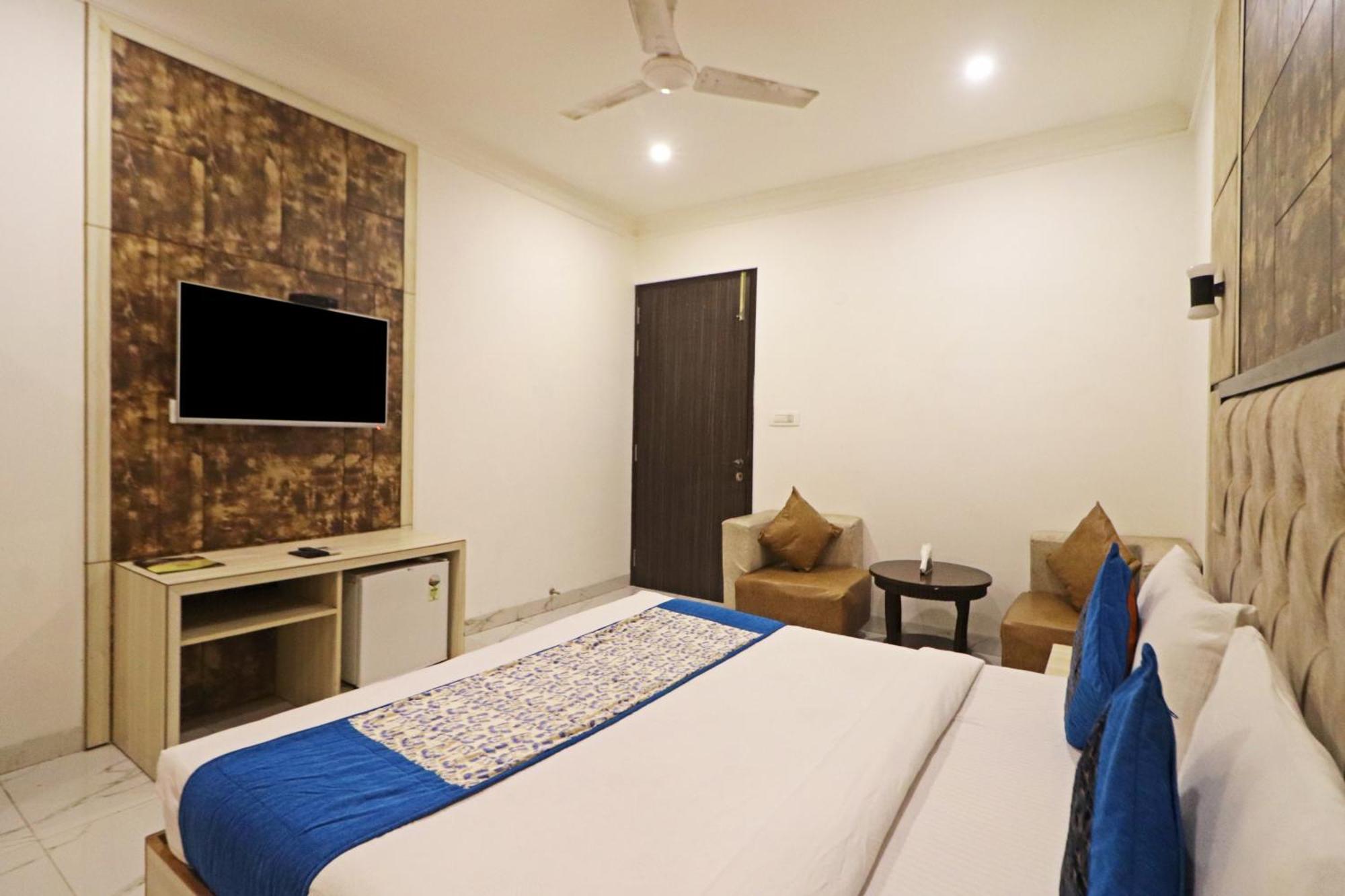 Almora - Near By Delhi International Airport - With Free Airport Pickup And Drop 3*