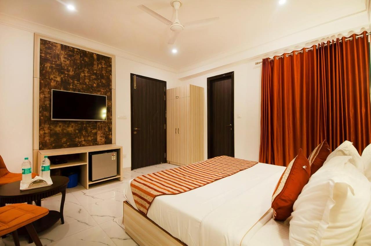 Almora - Near By Delhi International Airport - With Free Airport Pickup And Drop