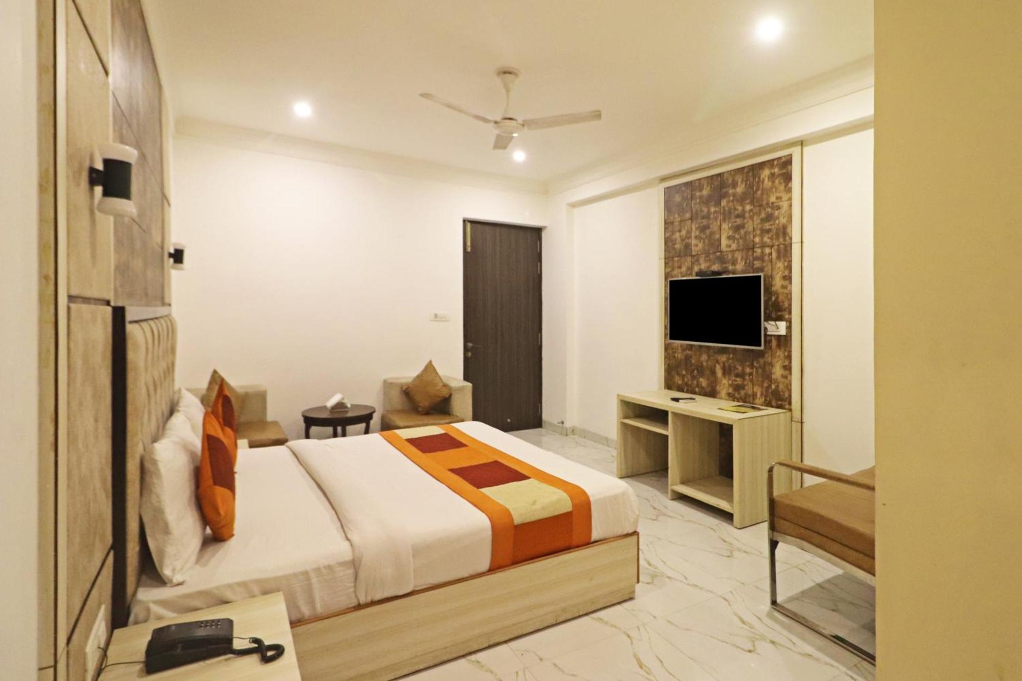 Almora - Near By Delhi International Airport - With Free Airport Pickup And Drop Hotel New Delhi