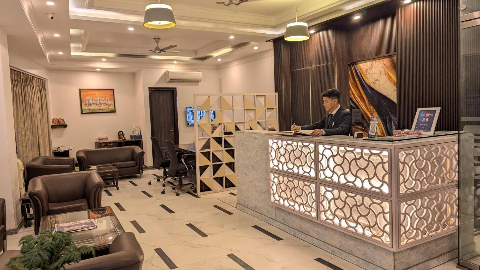 Almora - Near By Delhi International Airport - With Free Airport Pickup And Drop Hotel 3*